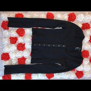 black long sleeve cropped top